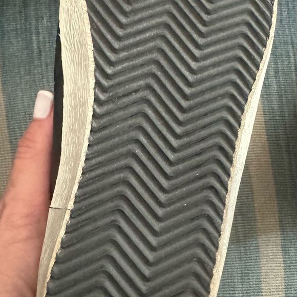 Golden Goose - Black Leather Sneakers W/ Silver Laces & Silver Stars Sz 42/EU - Picture 5 of 12